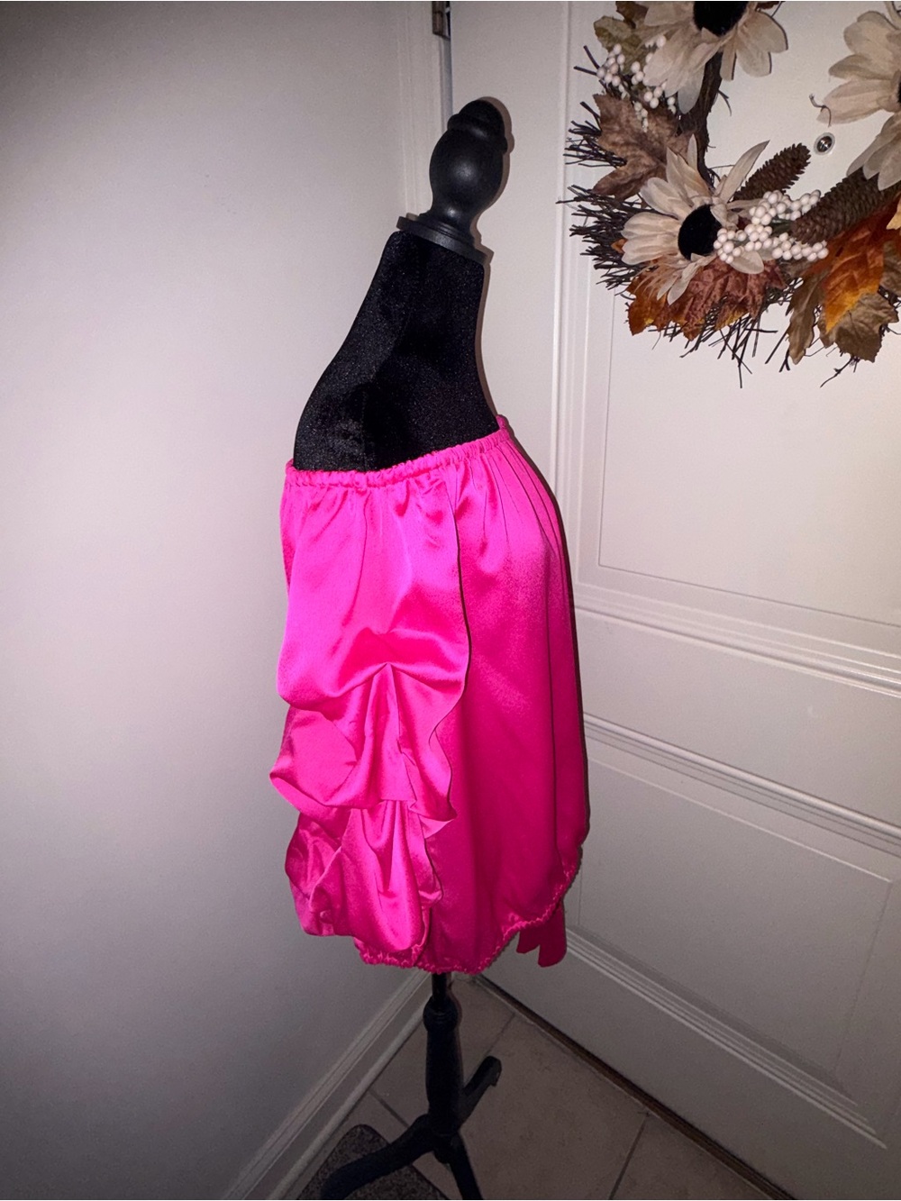 Vince Camuto Hot Pink Off-Shoulder Ruffle Sleeve Blouse - Picture 4 of 7